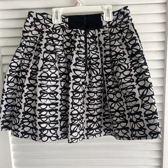 Fizer box - pleated glasses skirt. - Picture 2 of 3